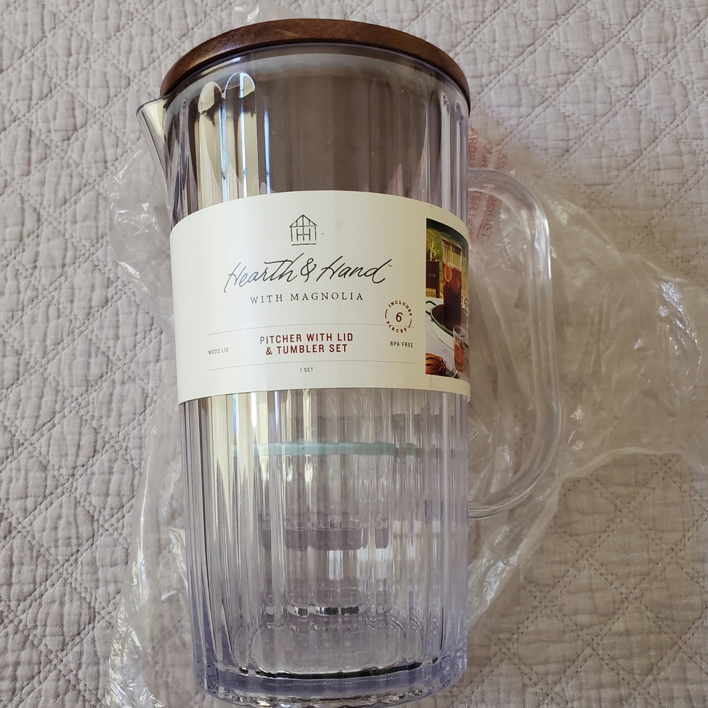 Hearth & Hand Transparent Pitcher with Wooden Lid and 2 Tumblers